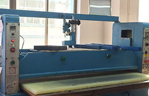 啤機(jī)(無人)——恩典皮具生產(chǎn)設(shè)備 啤機(jī)(無人)——恩典皮具生產(chǎn)設(shè)備